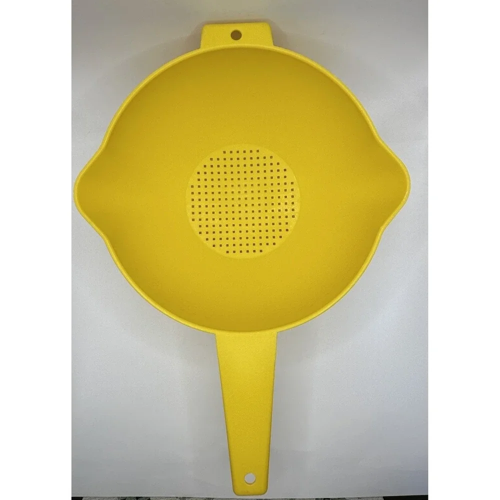 Tupperware Strainer Colander Large 2 Quart Size Yellow EUC Kitchen Utensil